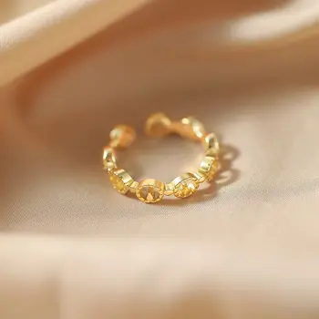 Европейское и американское кольцо Rizhao Golden Mountain, разработанное niche women как легкое роскошное ювелирное изделие высокого класса.